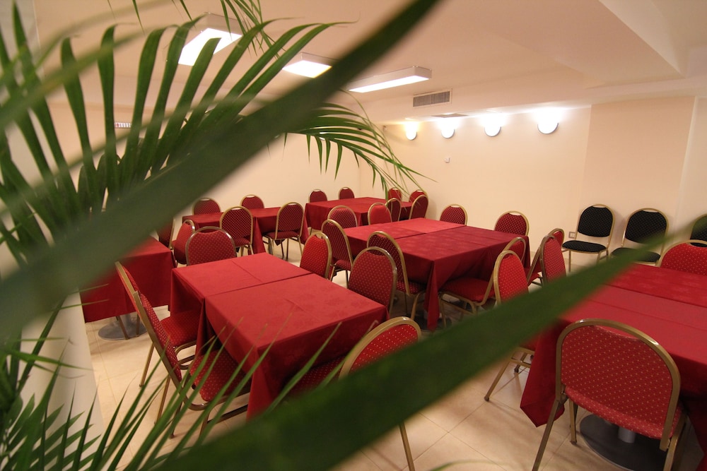 Hotel El Cortijo 26/32