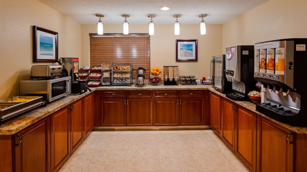 Best Western Fort Lauderdale Airport/Cruise Port 22/26