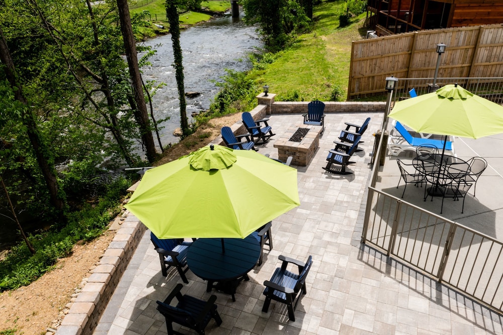 Twin Mountain Inn & Suites 69/71