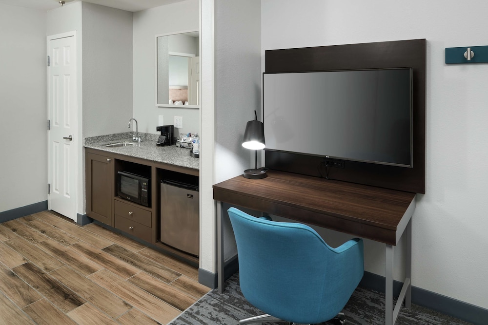 Hampton Inn and Suites Atlanta Downtown 30/56