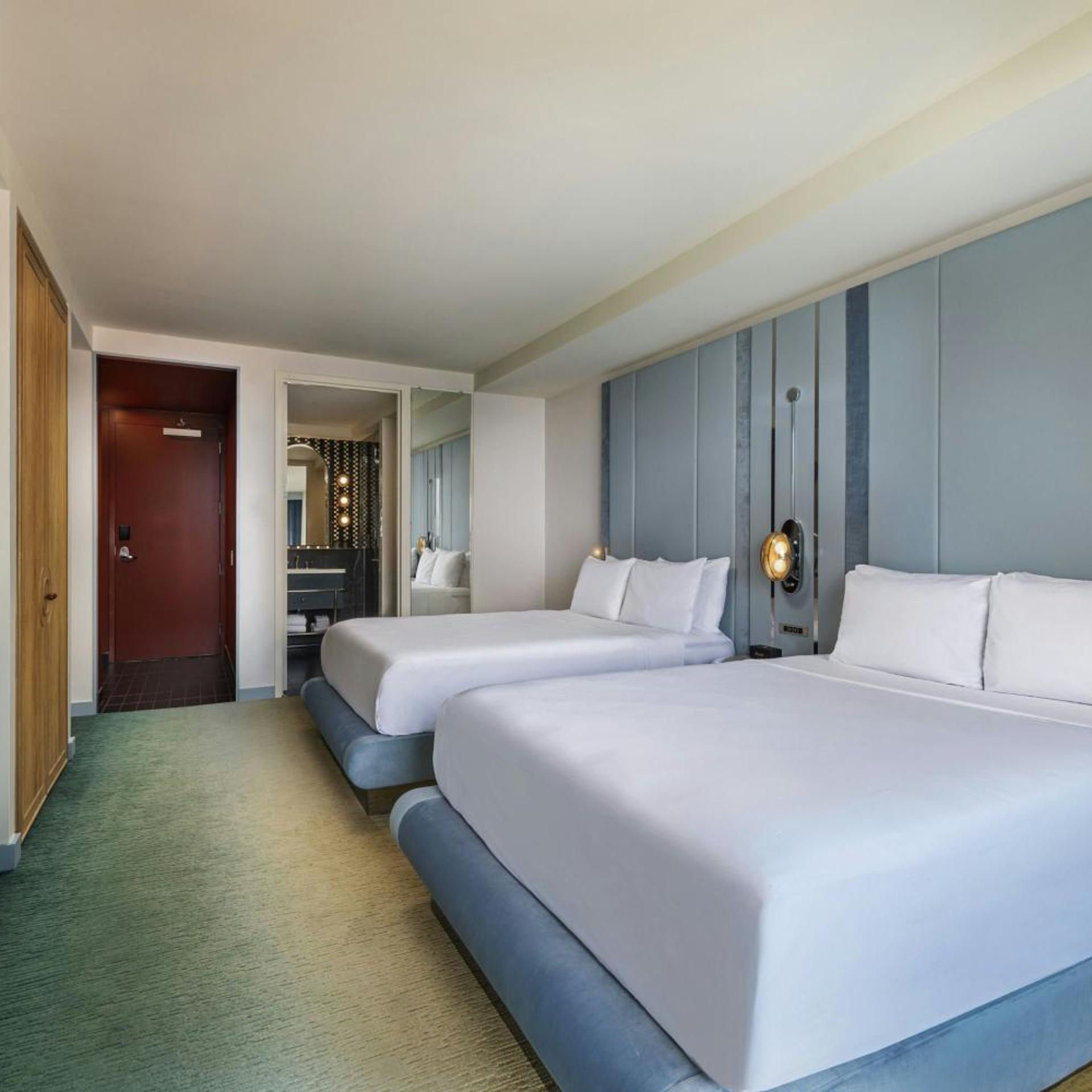 Room, Queen Bed, Hudson View