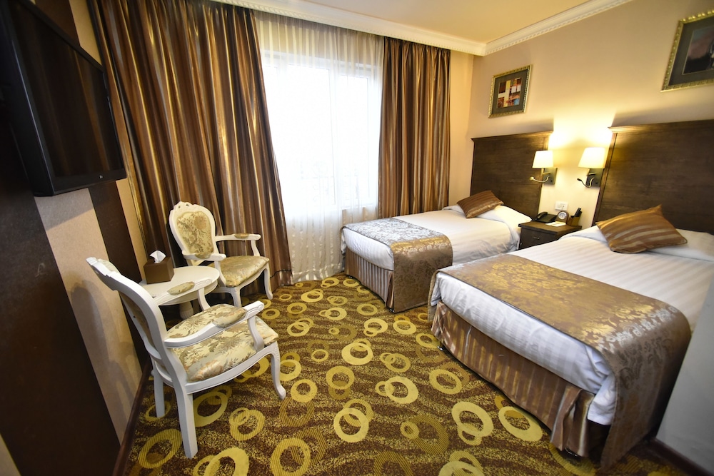 IMPERIAL PALACE HOTEL 23/73
