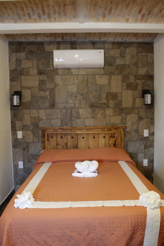 Venados Inn 33/49