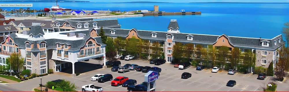 Hamilton Inn Select Beachfront 53/64