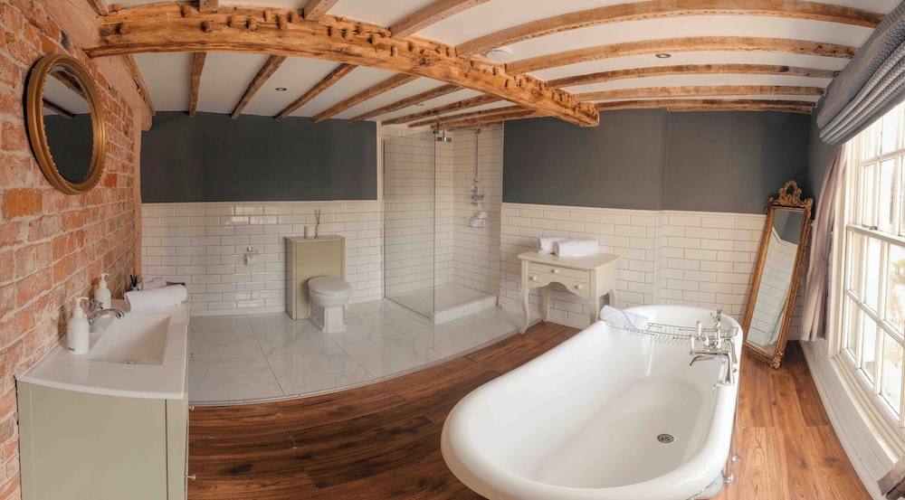 The Vicarage 46/46