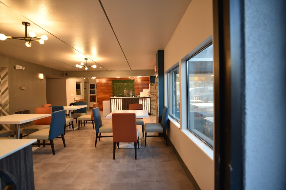 Baymont By Wyndham Pine Grove 23/26
