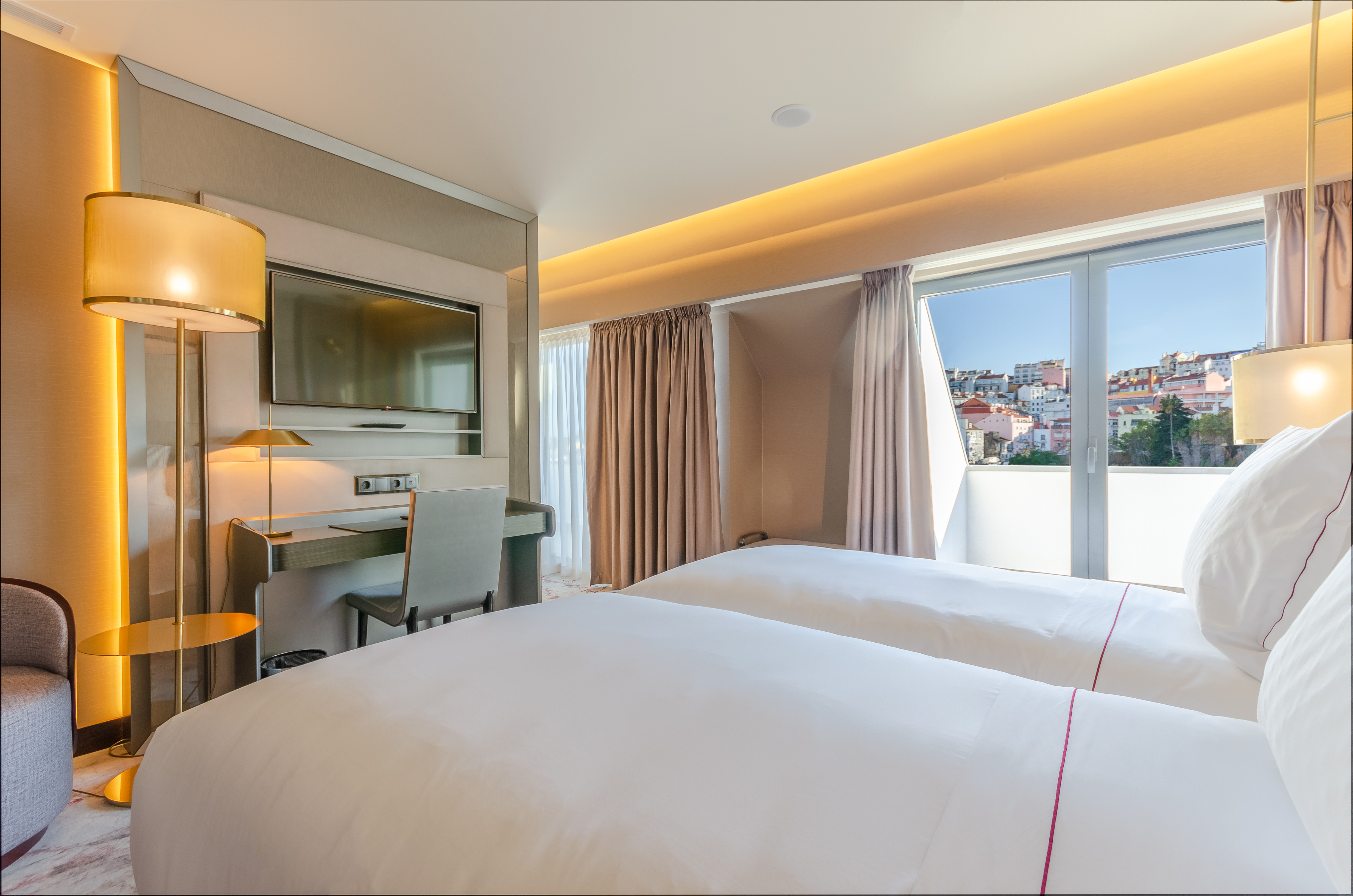 Deluxe, Double Bed, Avenue View
