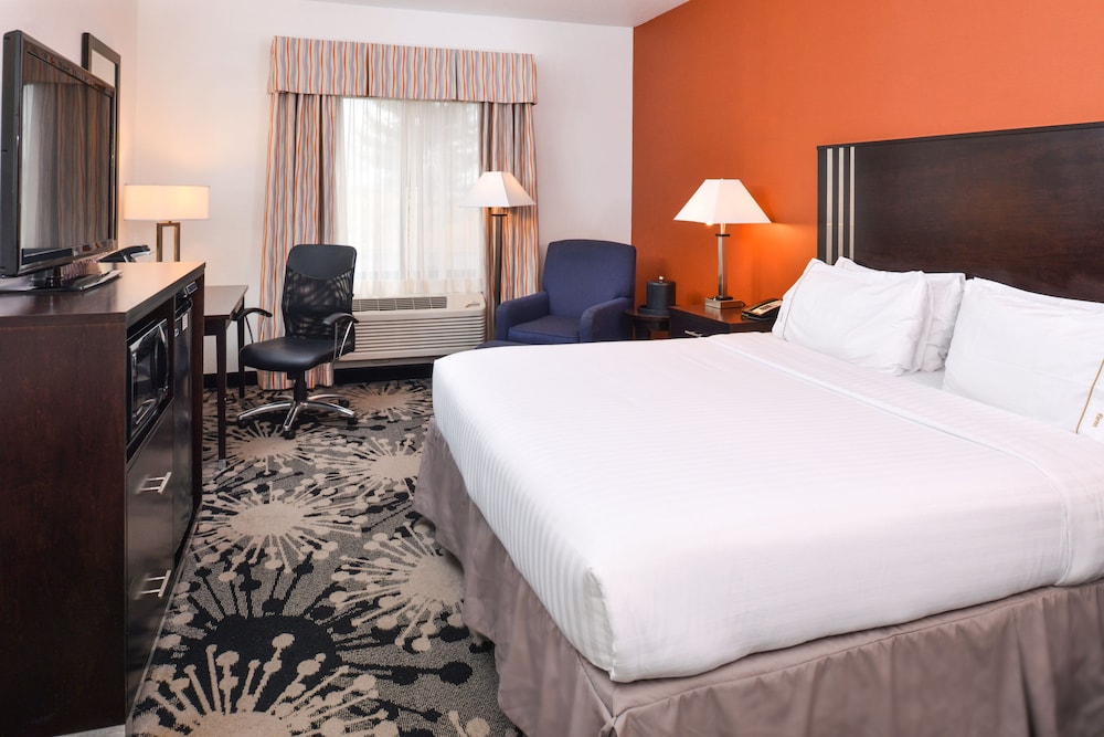 Holiday Inn Express Hotel And Suites Greenfield 16/65