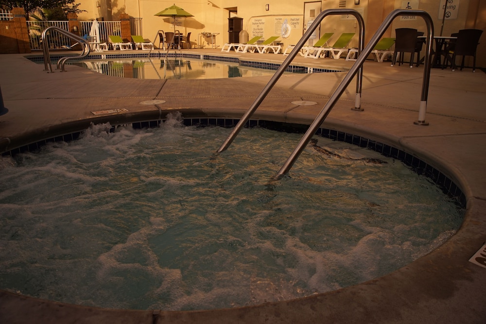 Comfort Inn & Suites Rocklin - Roseville 32/55