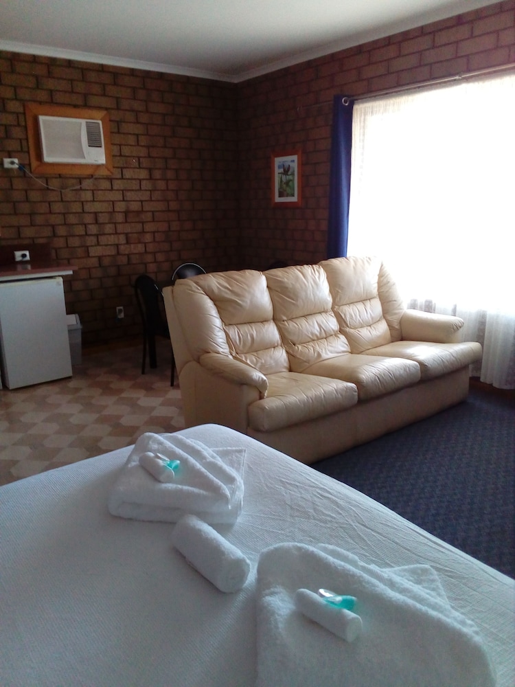 AIRPORT WHYALLA MOTEL 32/58
