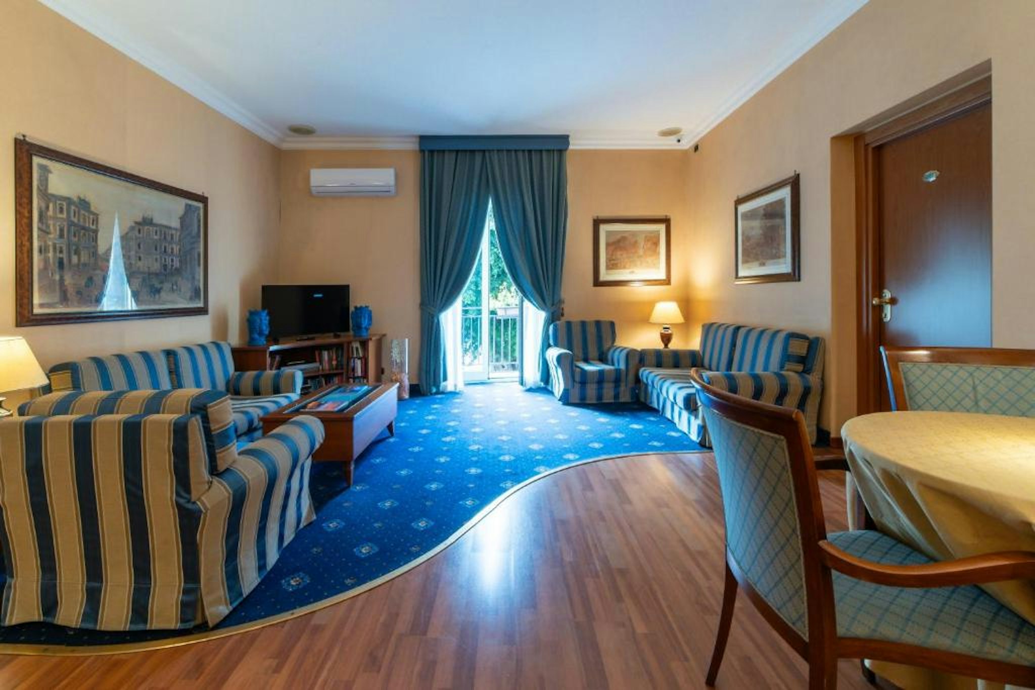 Massimo Plaza Hotel 16/47