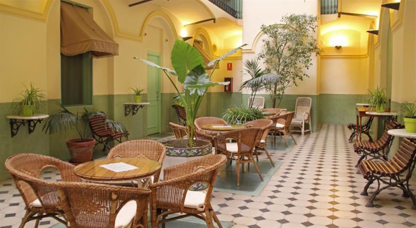 Peninsular Hotel 16/18