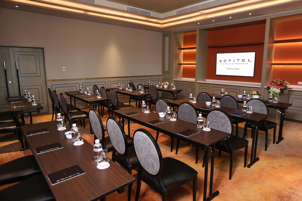 Sofitel Saigon Plaza Hotel 38/50
