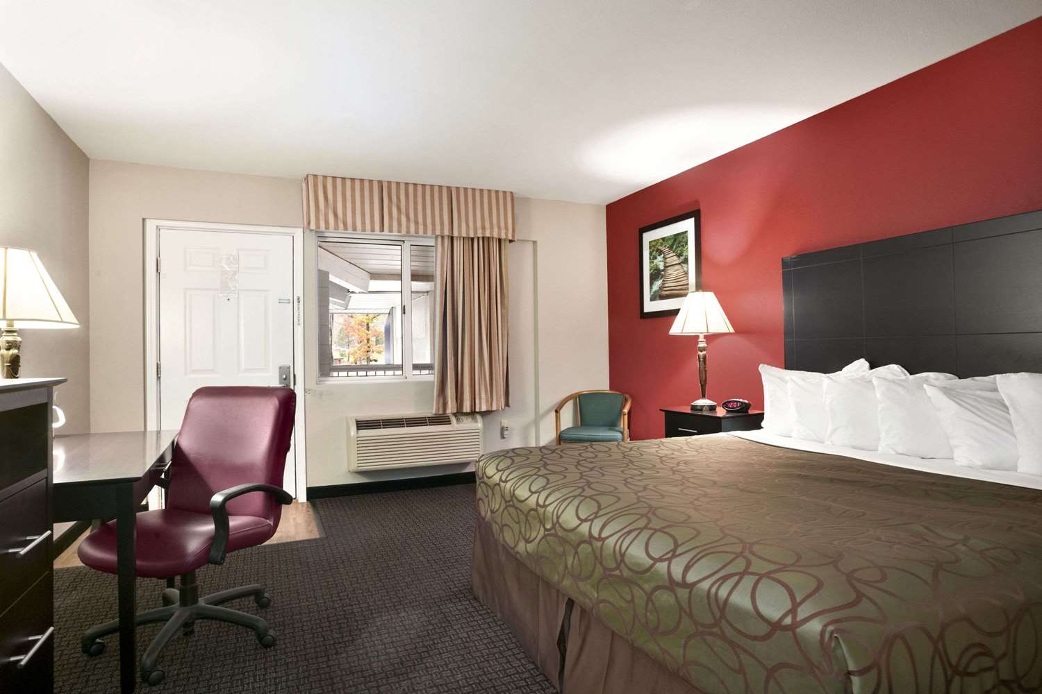 Travelodge by Wyndham Traverse City MI 7/27