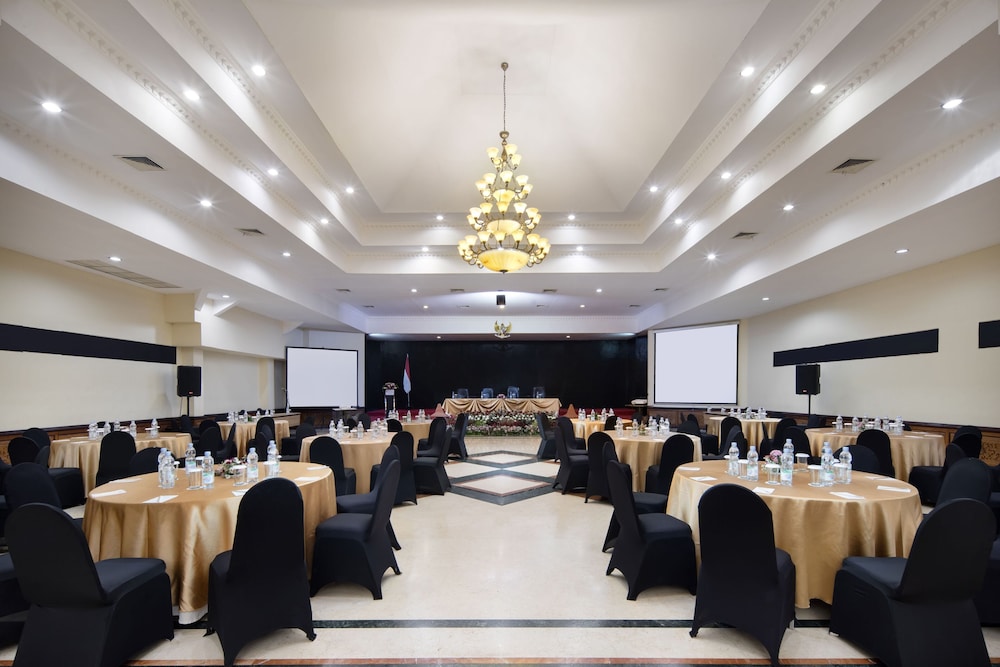 Royal Hotel and Villa Batu 53/61