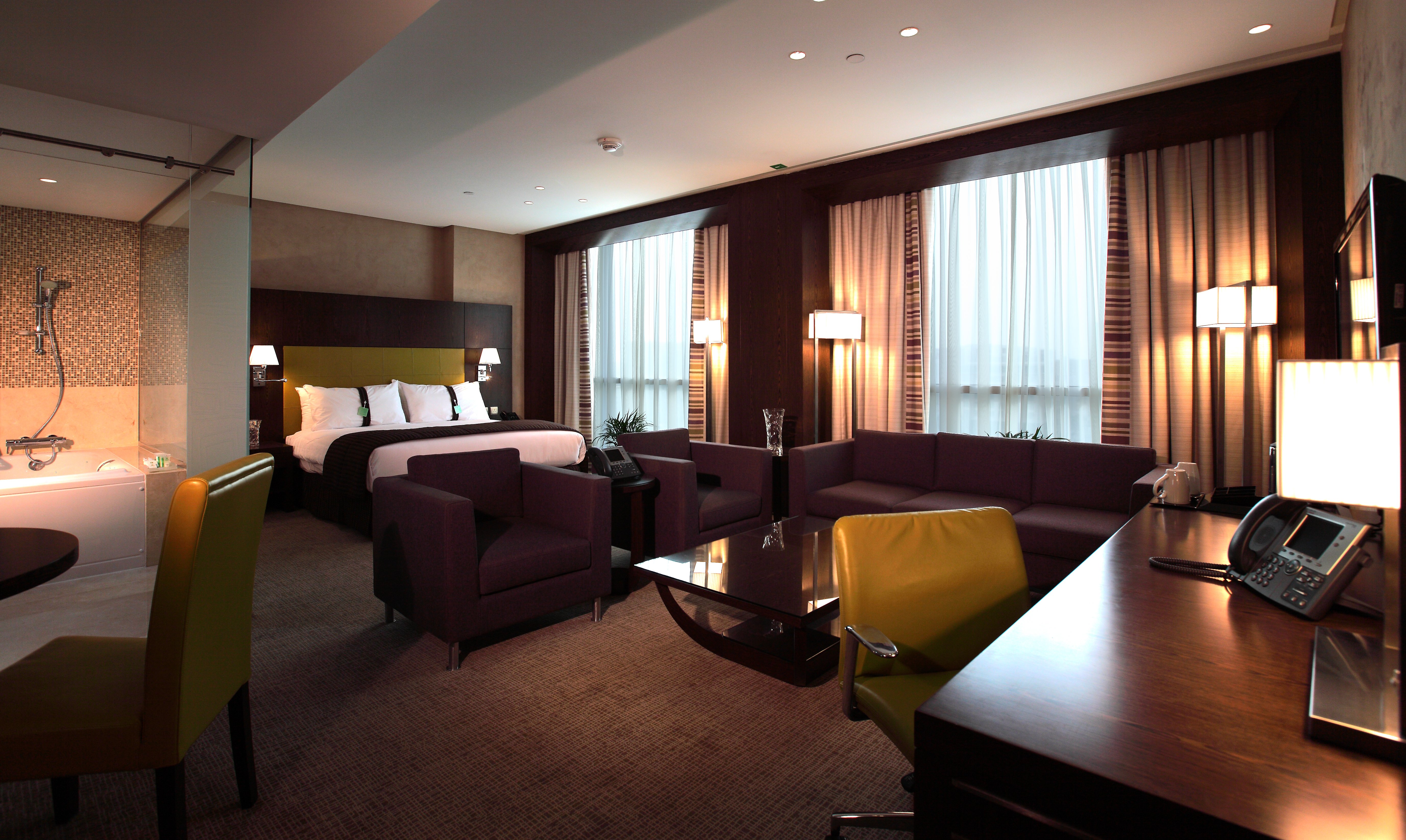 Diplomat, Suite