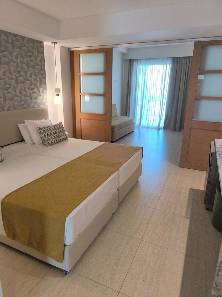 Asterias Beach Resort 12/47