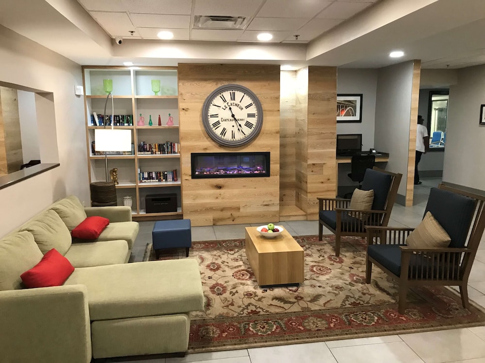 Country Inn & Suites By Radisson, Emporia, VA 24/37
