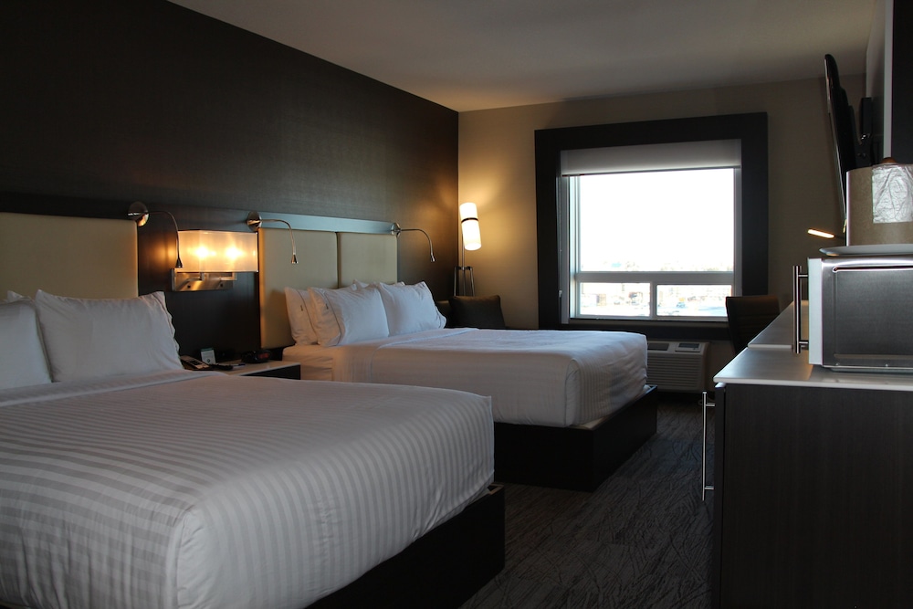 Holiday Inn Express Suites Cold Lake 18/73