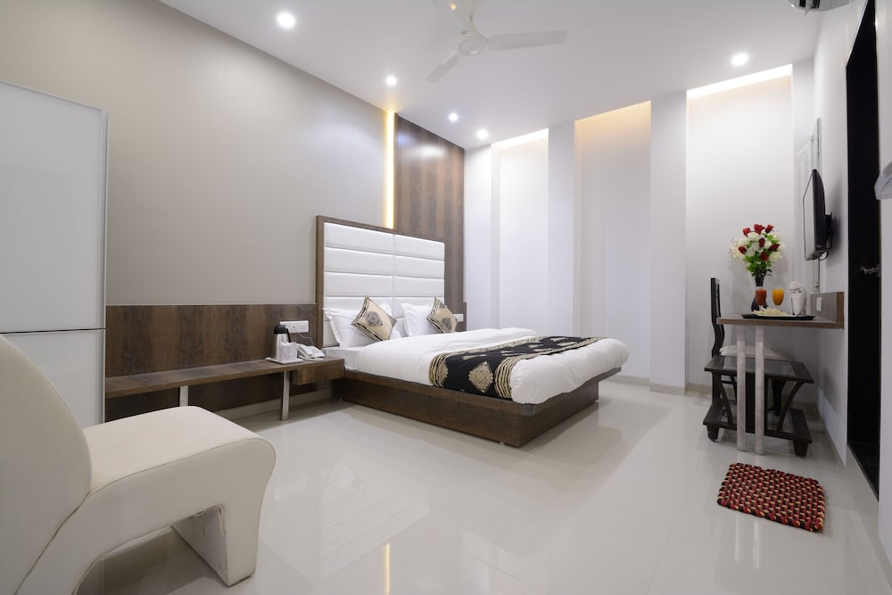 HOTEL ONE UP 50/69