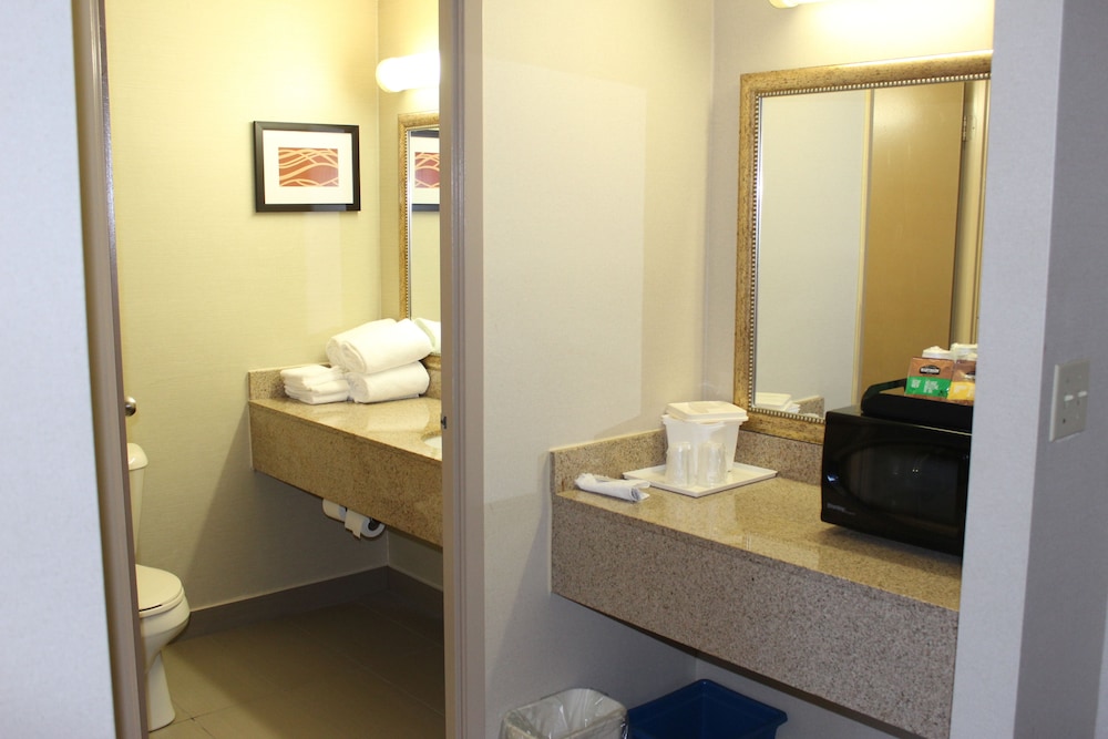 Comfort Inn & Suites Barrie 18/51