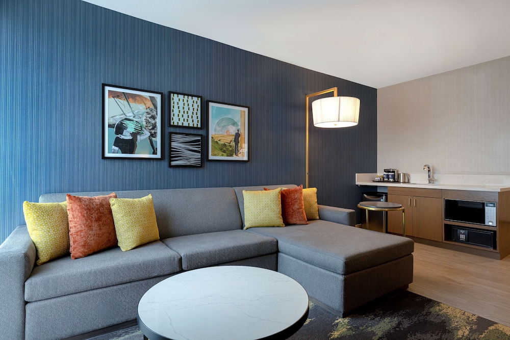 DoubleTree by Hilton Palmdale 40/75