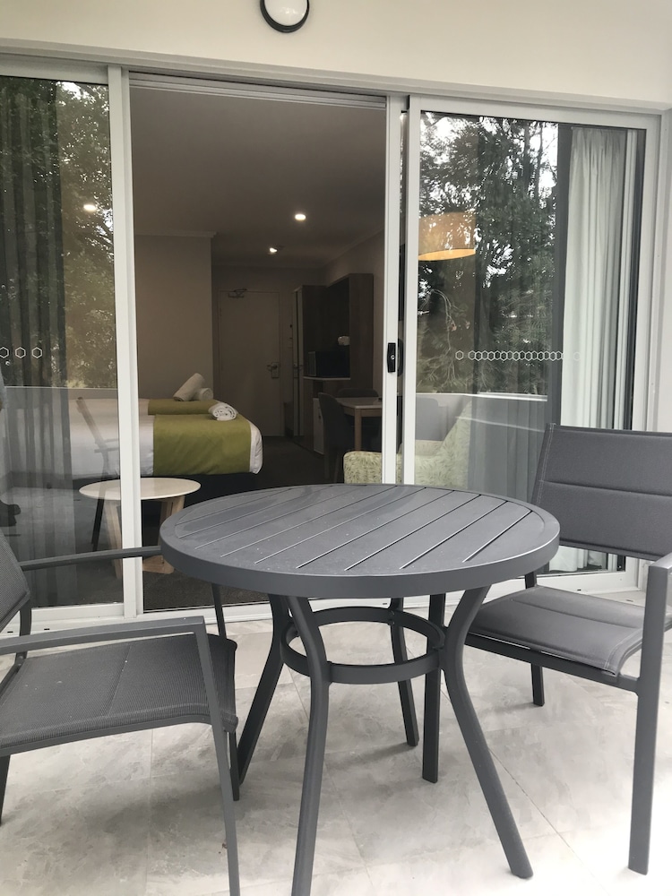 Palm Court Motor Inn 35/40