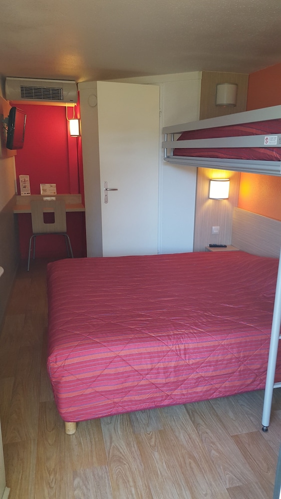 Standard, 1 Double and 1 Single Bed
