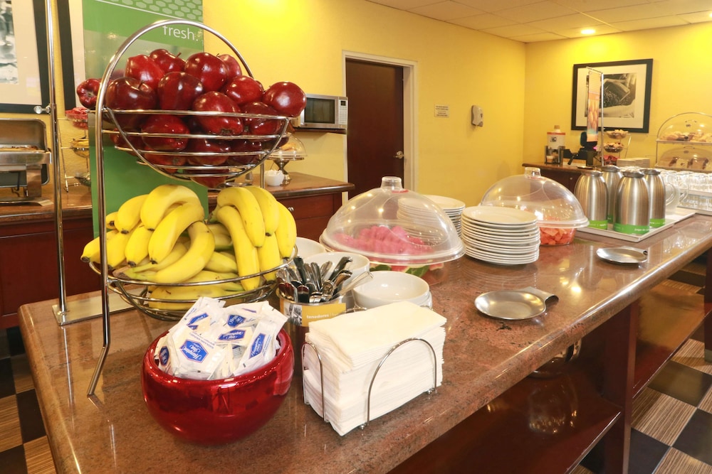 Hampton Inn by Hilton Guadalajara-Aeropuerto photo3