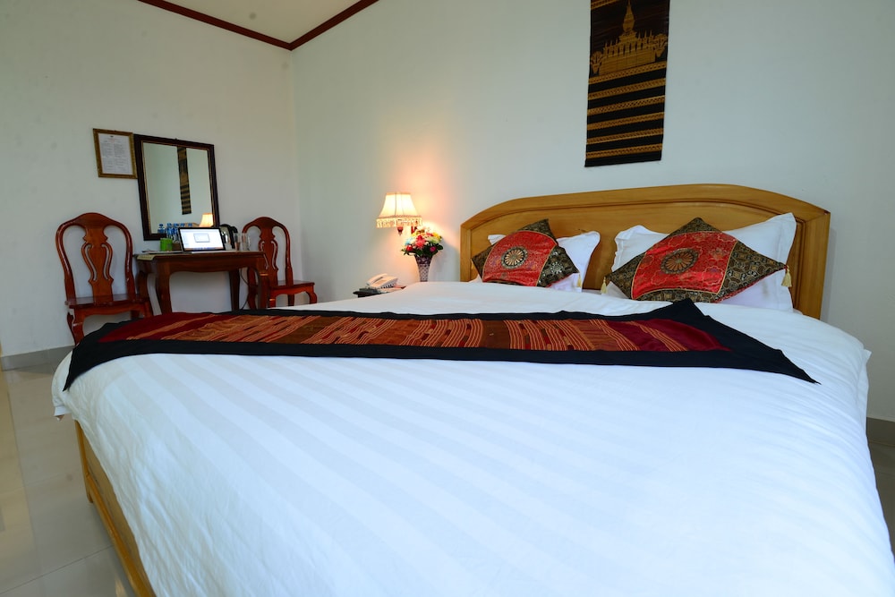 Douangpraseuth Hotel 9/67