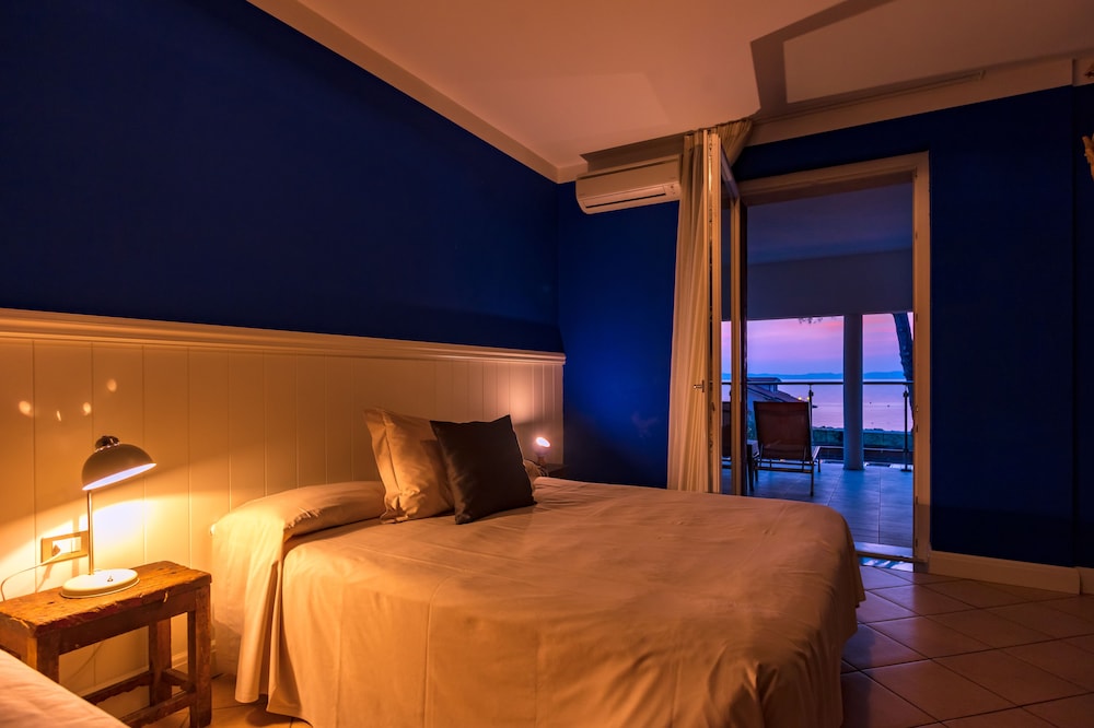 Panoramic, Triple, Lake View, Terrace