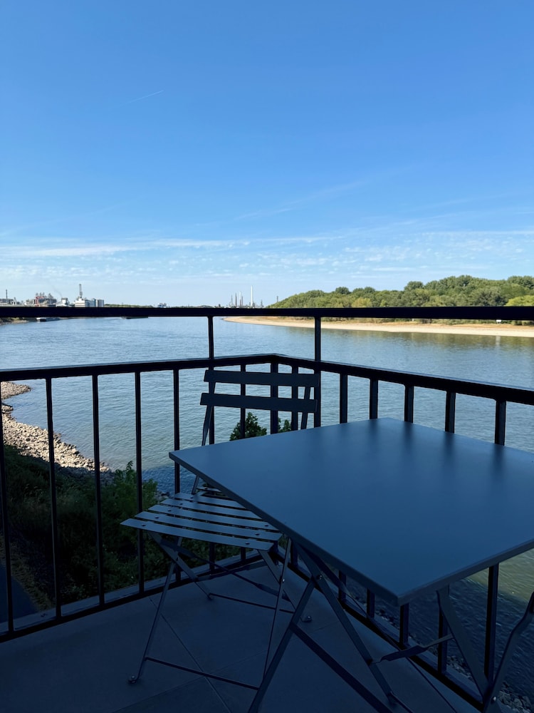 Hotel Am Rhein Wesseling 56/64