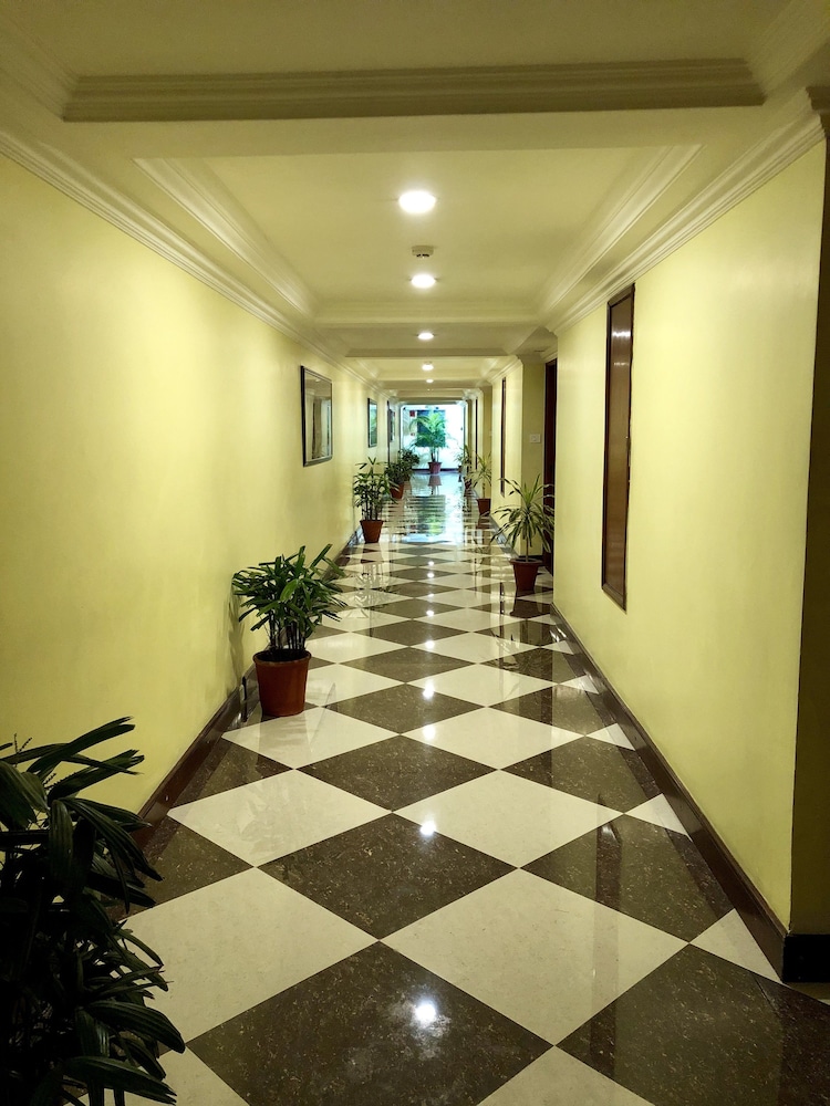 Ritz Plaza 24/50