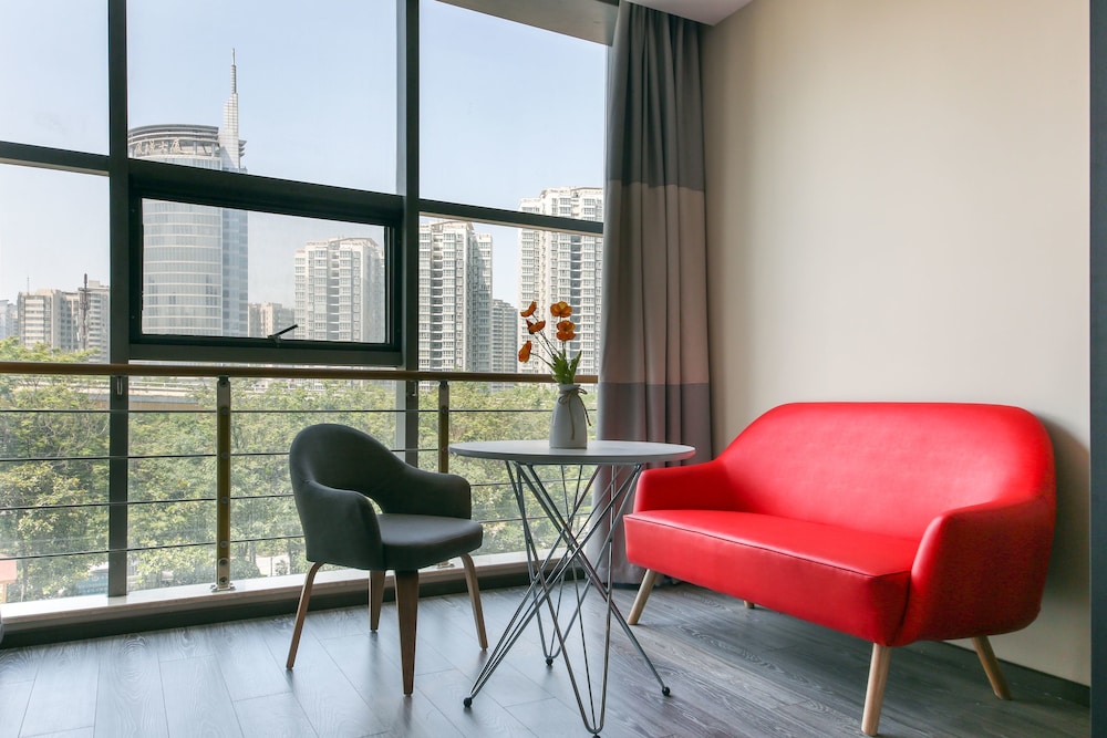 Ibis Luoyang Baolong Square Hotel 41/47