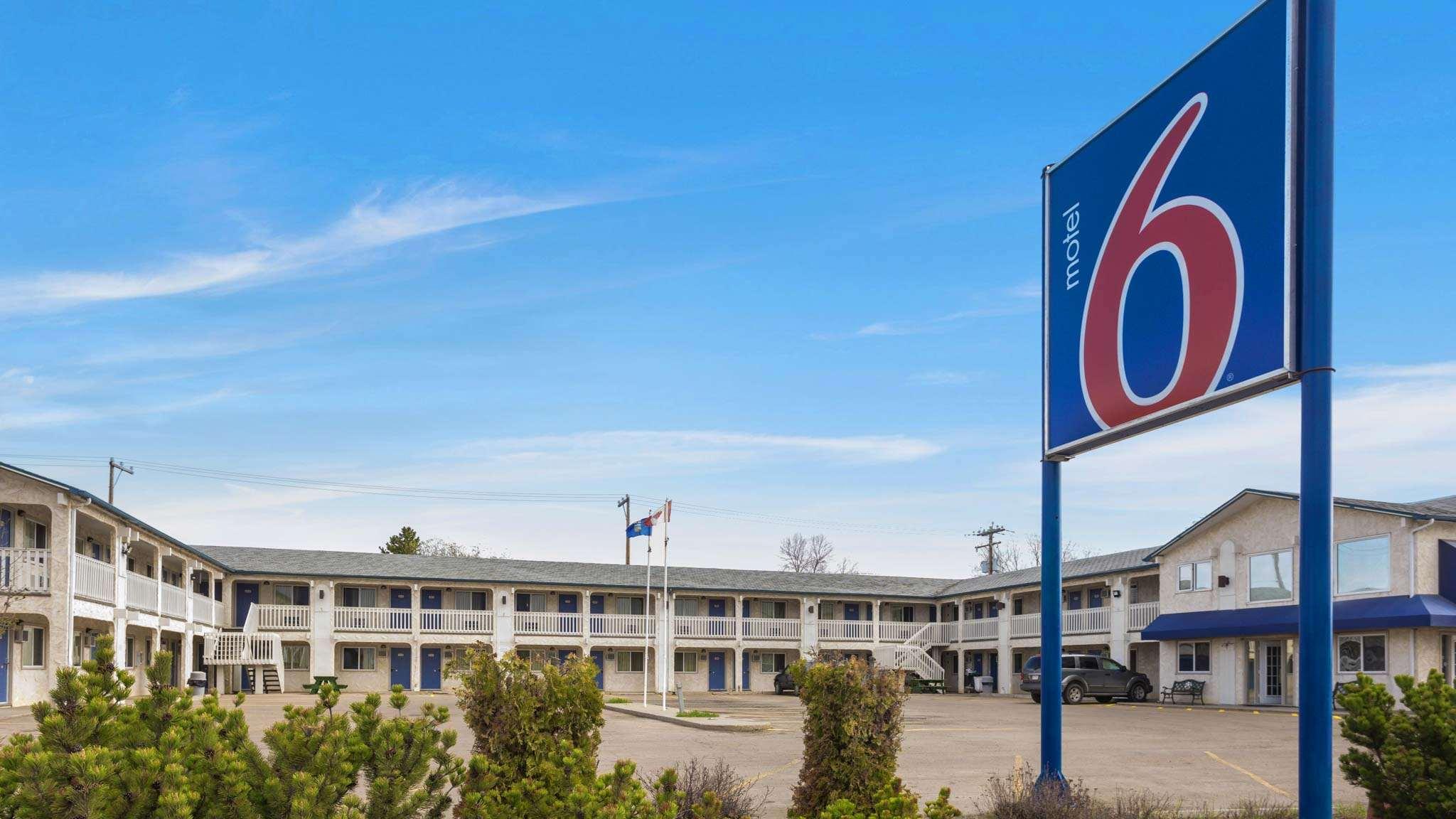 Motel 6 Camrose, AB 22/25