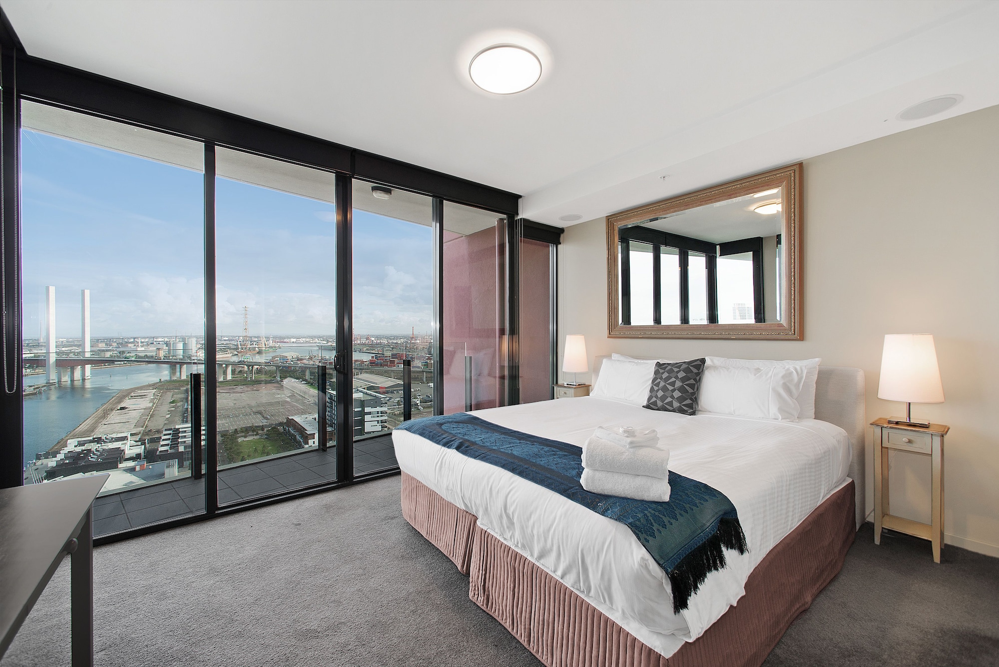 3 Bedrooms, Vip, Luxury, Apartment, 3 Queen Beds, Harbour View