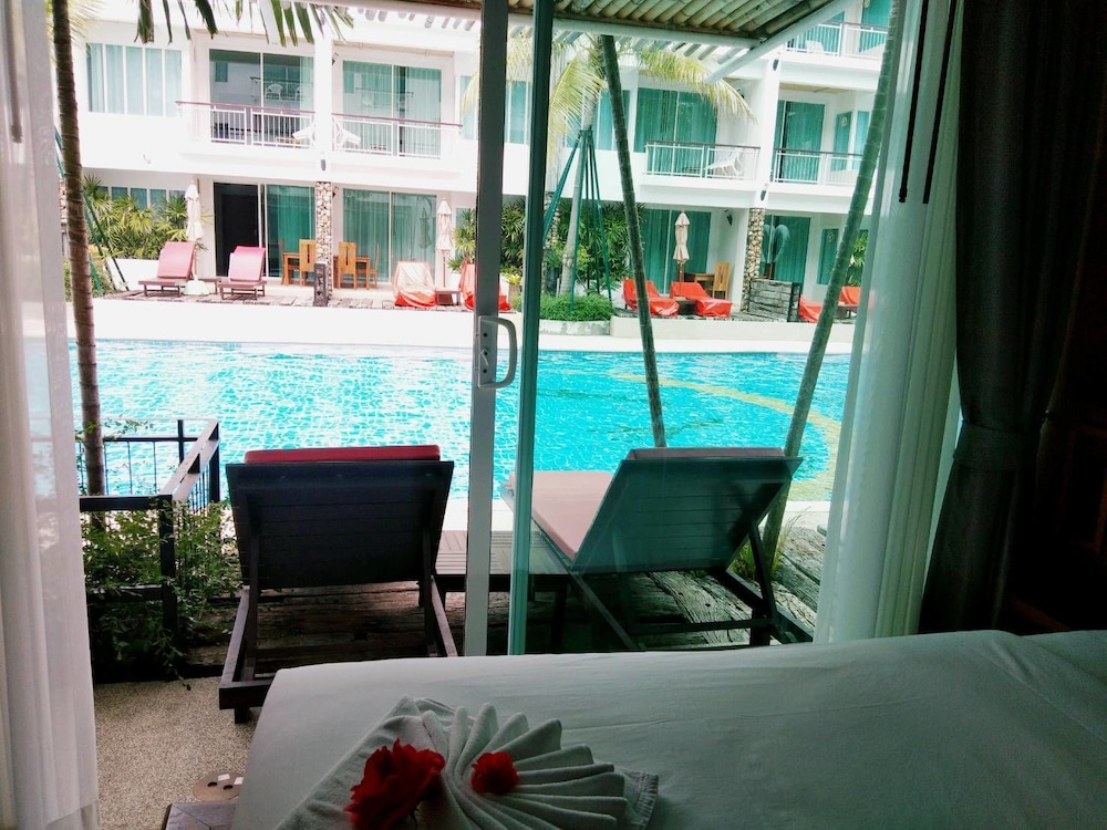 The Samui Beach Resort 48/75