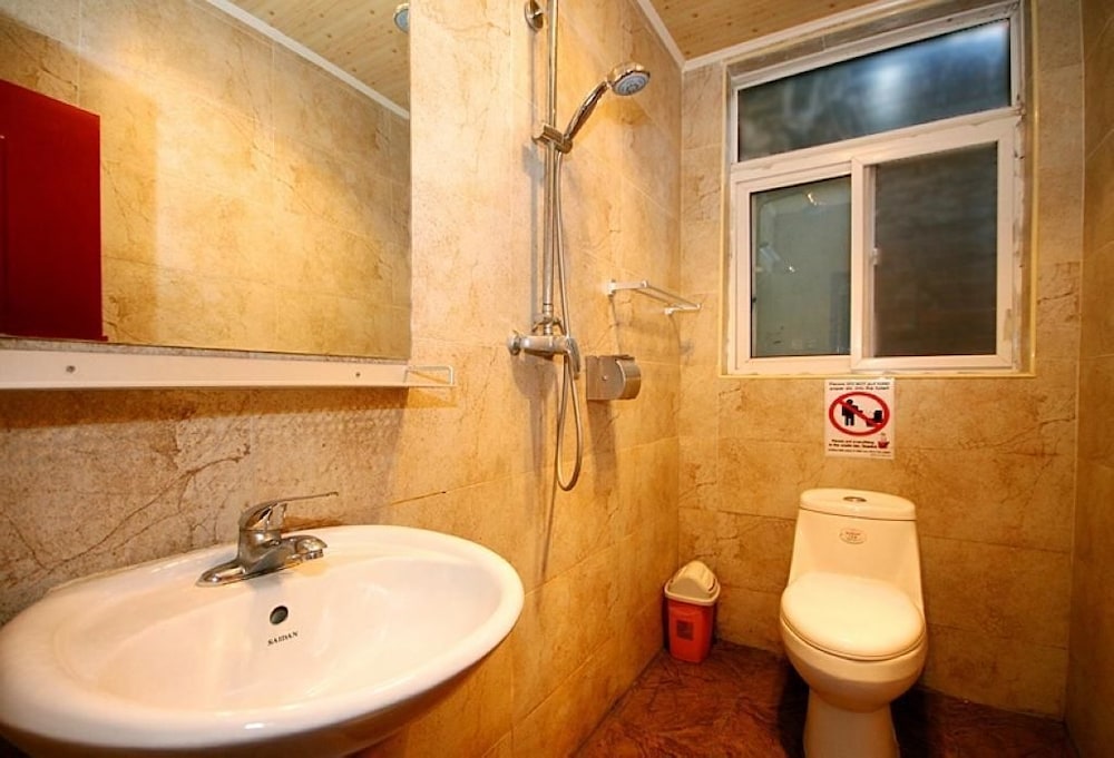 Leo Hostel 33/33