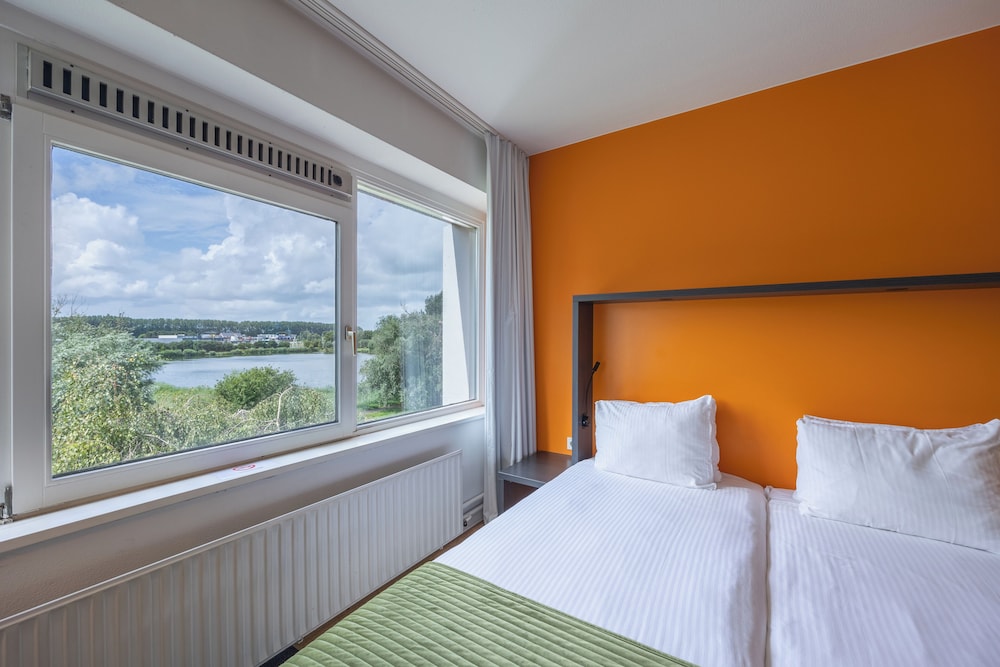 Comfort, Twin Beds, Water Side