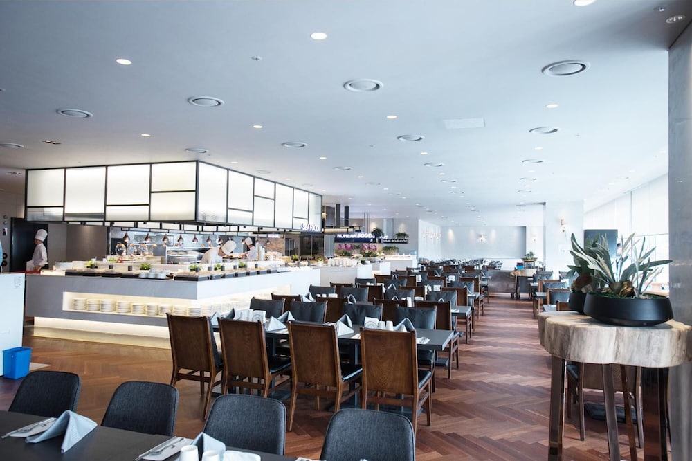 Sky View Hotel 50/56