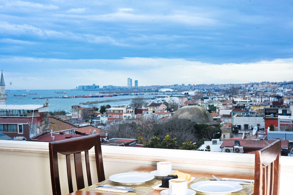 Erguvan Hotel 47/68