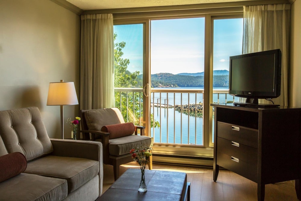 Oceanfront Suites At Cowichan Bay 42/63