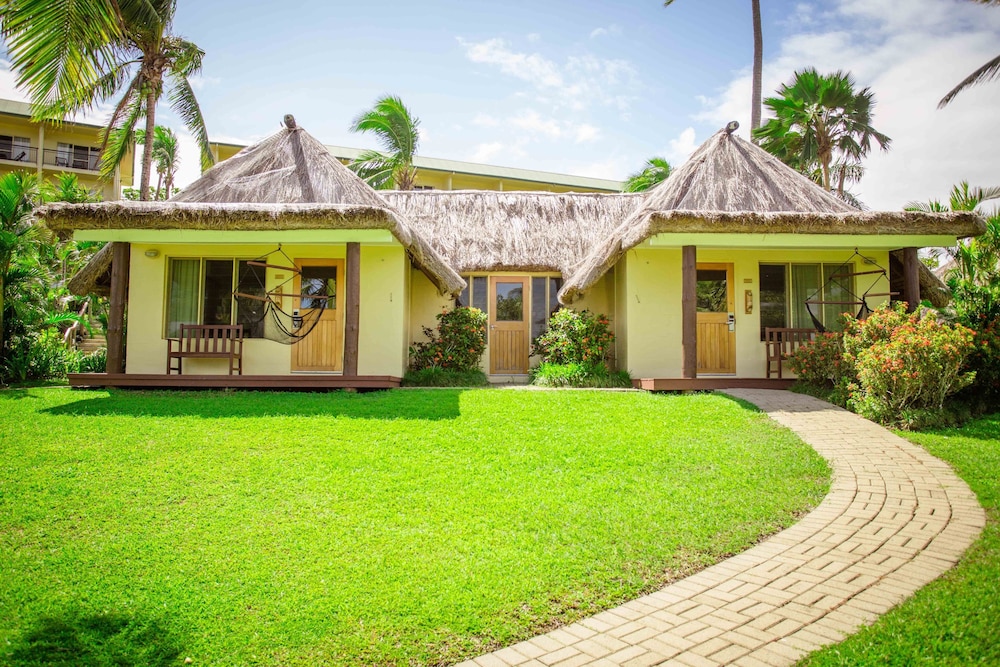 Outrigger Fiji Beach Resort 3/31