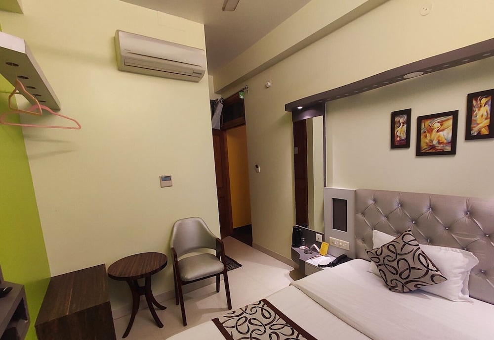 Hotel Prabhat 31/50