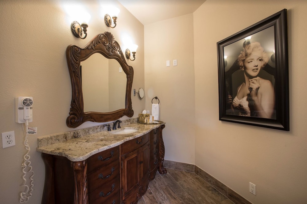 Gruene River Hotel & Retreat 3/50