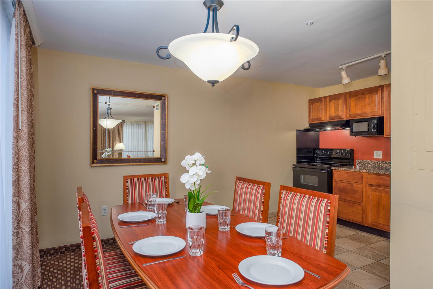 Clarion Collection Hotel Arlington Court Suites 18/28