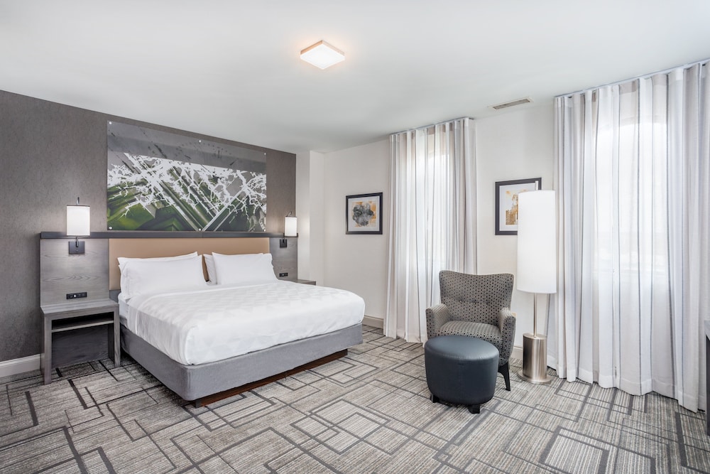 Holiday Inn Lafayette-City Centre 16/47