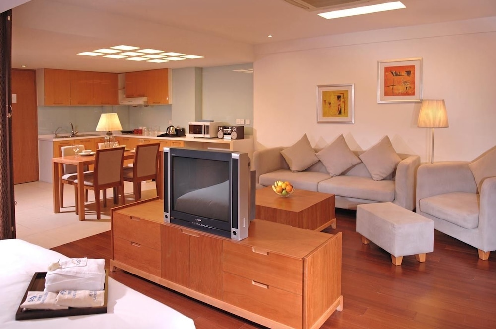 Gloria Plaza Hotel Kangqiao Shanghai 11/17