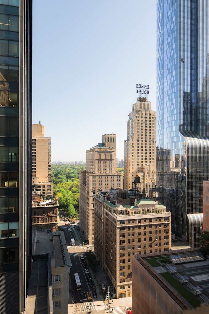 The Manhattan Club 64/76