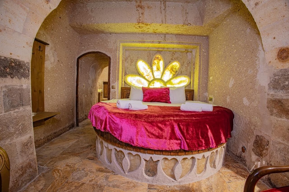 Royal Cave Hotel 11/58